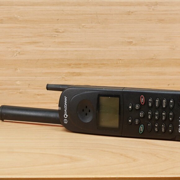 Globalstar Qualcomm GSP-1600 Portable Satellite Phone with wall and car chargers - Picture 5 of 9